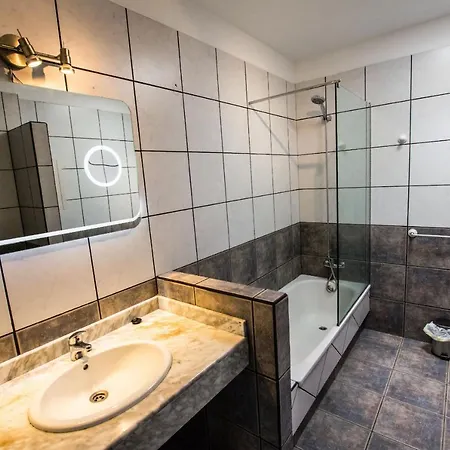 224 - Casa Gecko By Now Ltd